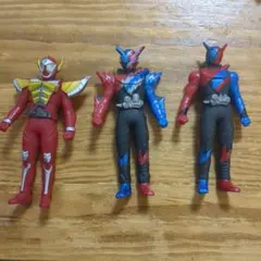 仮面ライダービルド ラビットタンク・スパークリングフォーム ・鎧武ソフビ3体