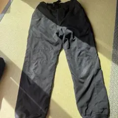 黒いロングパンツ 調整可能ウエストGU