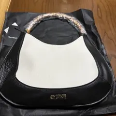 Guy Laroche 牛皮ショルダーバッグ ホワイト/ブラック