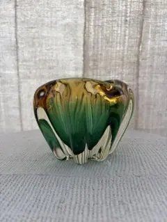 ミッドセンチュリー 抹茶ミルクグリーンのガラスフリル フラワーベース