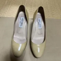 ジミーチュウ　エナメルパンプス　ベージュ