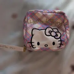 ハローキティ　キティ　タータンドレス　タータンチェック　ポーチ　ピンク　サンリオ