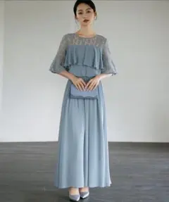 胸元フリルのレースロングドレス