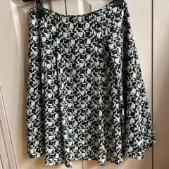 23区　幾何学模様フレアスカート