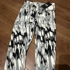 UNDER ARMOUR タイダイ柄レギンス SMサイズ　新品未使用