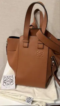 LOEWEブラウン スエード エンボスロゴ ハンドバッグ 2025年最新】LOEWE カラー：ブラウン系 ハンドバッグの人気アイテム