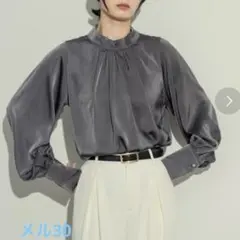 NEUNA ワイドスリーブタックブラウス チャコールグレー メル30のサムネイル