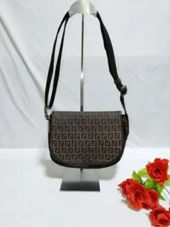 美品 フェンディ FENDI ショルダーバッグ 斜め掛け ズッカ柄のサムネイル