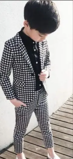 ギンガムチェック柄スーツ 3点ジャケット・パンツ・黒シャツ・蝶ネクタイ　入学式