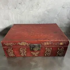 瞬間的お値下げ❣️赤いとても古い箱　おしゃれ収納　ディスプレイなどに アンティーク