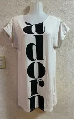 CASUAL PRODUCT 英字ロゴ　ロングTシャツ チュニック オフホワイト