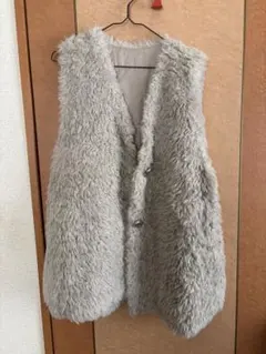 グレー ファーベスト ノースリーブ
