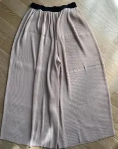 プリーツパンツ