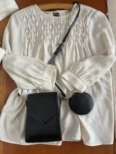 ワールド　AG by aquagirl オフホワイト　長袖ブラウス スモッグ刺繍のサムネイル