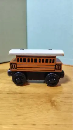 木製トーマス　ヘンリエッタ