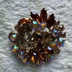 ヴィンテージ風　クリスタル調ストーン装飾　ブローチ