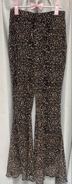 Bershka ヒョウ柄フレアパンツ