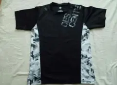 DESCENTE　グラフィックデザイン Tシャツ 黒/白　サイズＳのサムネイル
