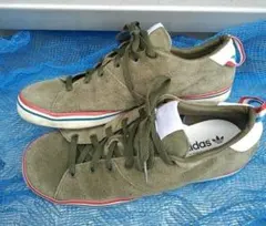 adidas製レザーデザインスニーカー