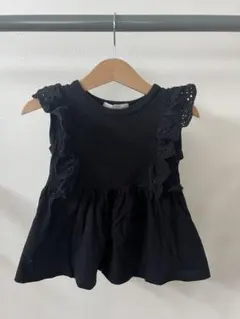 黒いレースフリルノースリーブ
