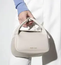CHARLES & KEITH パデットダブルハンドルスローチーバッグ