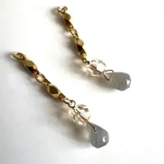 162番　天然石グレームーンストーンとスワロフスキーガラスのチャーム2個