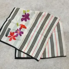 ♣　28　　バーバリー　　　ハンカチ　　大判　　　　スカーフ