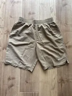Nike ベージュ ショートパンツ