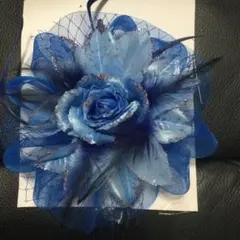 新品未使用品ダイナミックコサージュ　ヘッドドレス　髪飾り　大輪薔薇　羽　ブルー