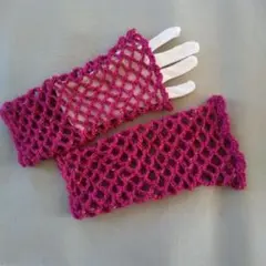 赤紫のレース編み風アームカバー