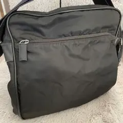PRADA プラダ ショルダーバッグ メッセンジャーバッグ 三角ロゴ 黒 白タグ
