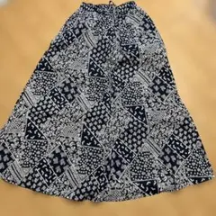 未使用品　earth music &ecology ネイビー花柄フレアスカート