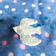 鳥モチーフ 刺繍ブローチ ハンドメイド