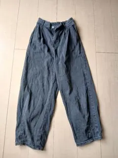GU　キッズ　150　バレルレッグジーンズ　デニムパンツ
