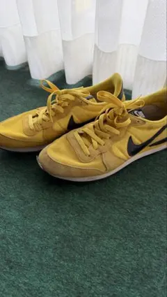 NIKE イエロー スニーカーのサムネイル