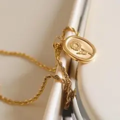 ツイストチェーン向日葵ペンダントネックレス　ゴールドstainless