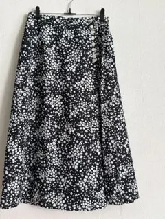 花柄ボタン付きフレアロングスカート