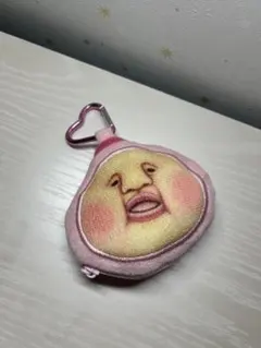 こびとづかん　カクレモモジリ　ハート型カラビナ付きフェイスポーチ