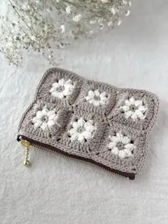 【フラワーモチーフポーチ】かぎ針編み ハンドメイド　ナチュラルカラー