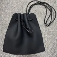エンブレース フェイクスエード ヘミ シリンダー バッグ 黒 - メルカリ