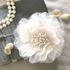 万能　コサージュ　卒業式　入学式　結婚式　フォーマル　多用途　シャインホワイト