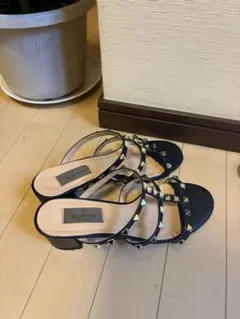 VALENTINO スタッズ サンダル ブラックのサムネイル