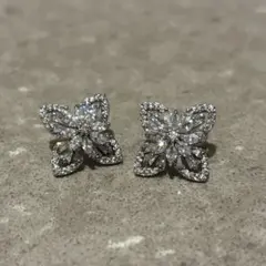 クローバー　フラワー　モチーフ　ピアス