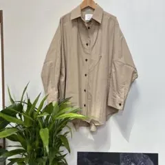 美品パシオーネカフネ✴︎ベージュオーバーブラウス（ジャケット）のサムネイル