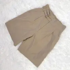ベージュ ウエストゴム　ベルト付き ショートパンツ　キュロット