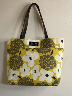 北欧風 トートバッグ イエロー 花柄 外ポケット付き　マグネットボタン付き
