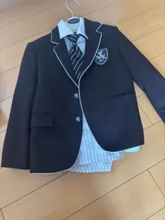 フォーマルスーツ エンブレム付き 黒