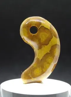 勾玉 (East Java Jasper) - メルカリ