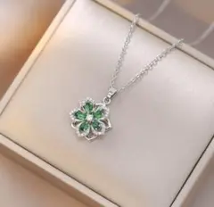 花形ペンダントネックレス 緑色