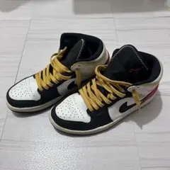 NIKE AIR JORDAN 1 MID SE 